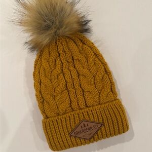 LOCALE Knit Pom-Pom Beanie, NWT // Vermont Green Mountains Saskadena Six Ski
